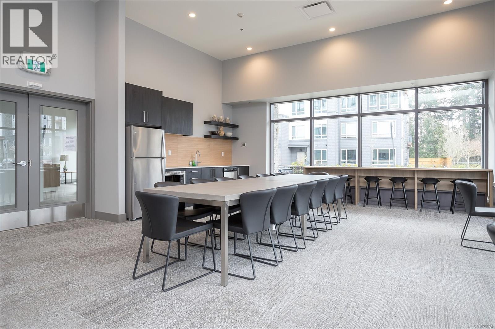 #210 940 REUNION AVE - 23