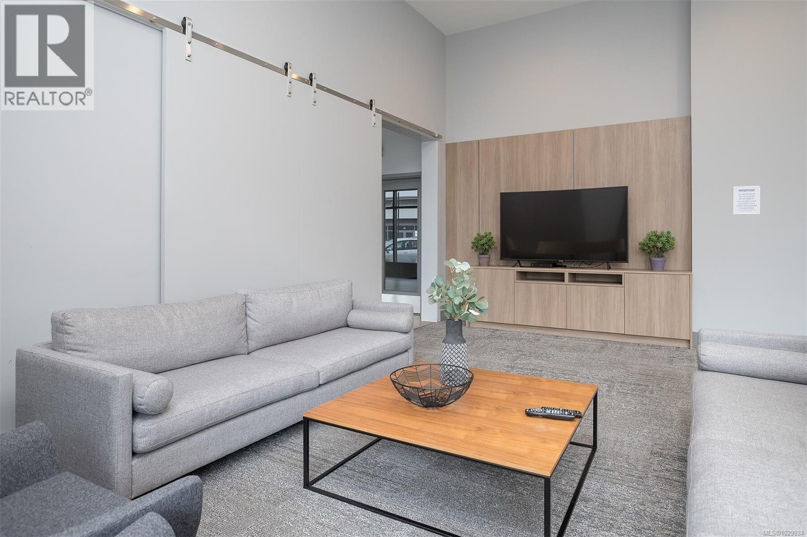 #210 940 REUNION AVE - 24