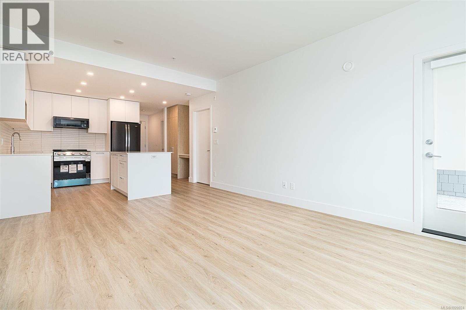 #210 940 REUNION AVE - 6