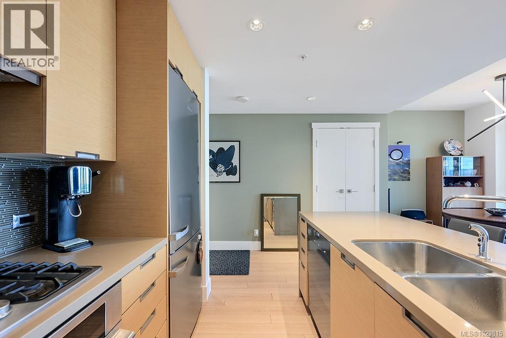 1404 83 Saghalie Road, Victoria