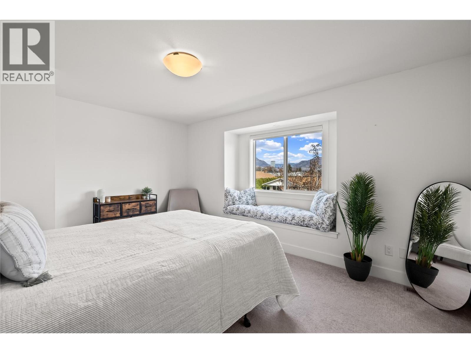 2 887 Morrison Avenue, Kelowna