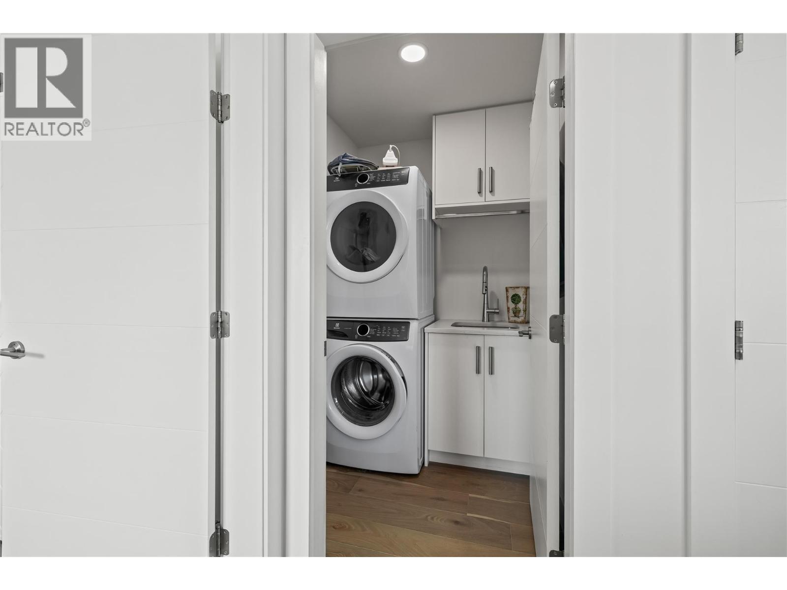 2 887 Morrison Avenue, Kelowna