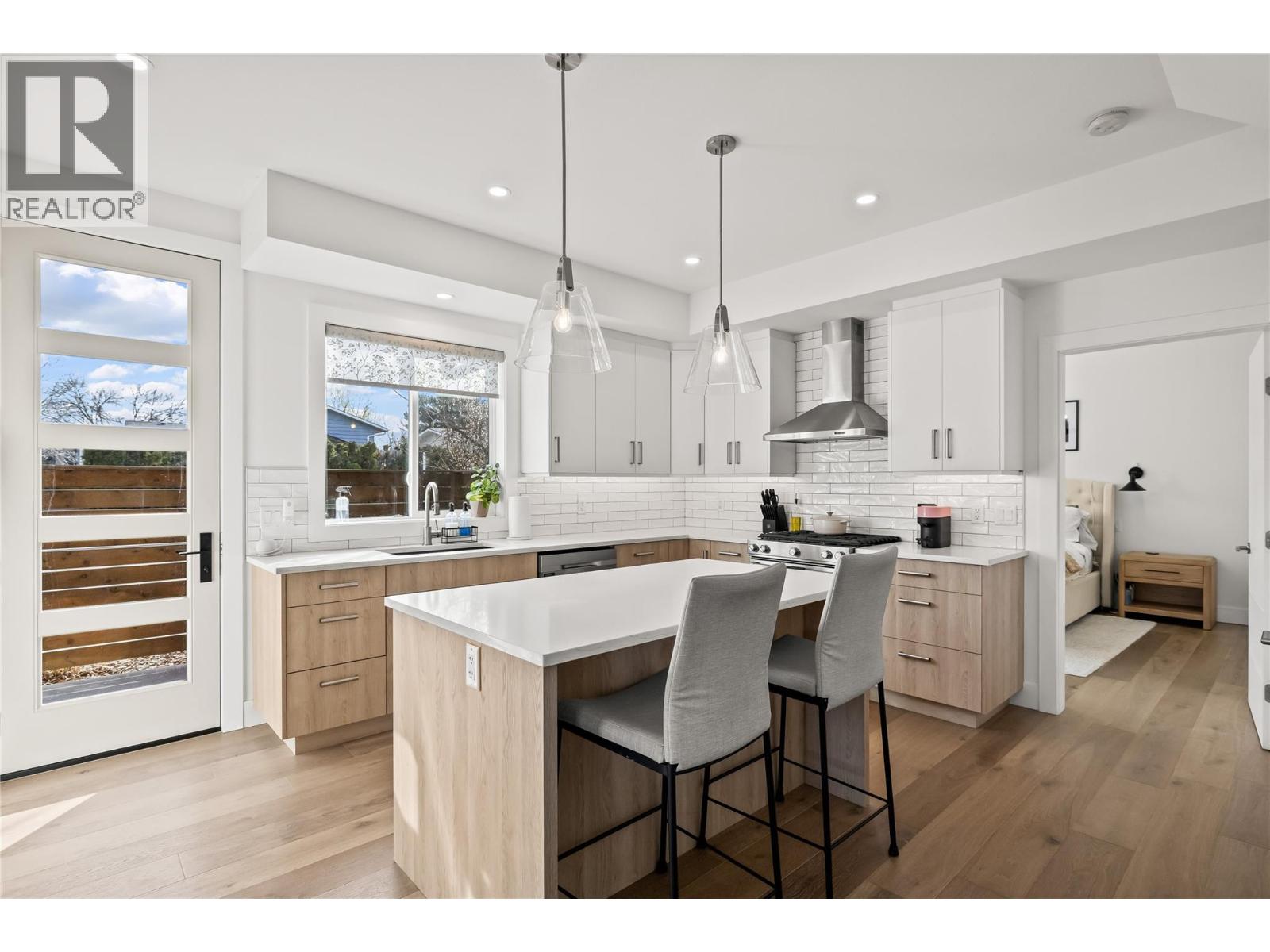 2 887 Morrison Avenue, Kelowna