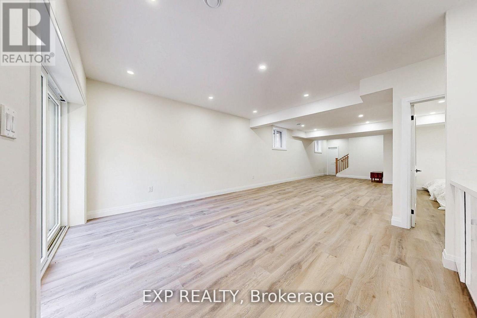 768 MONTBECK CRESCENT - 38