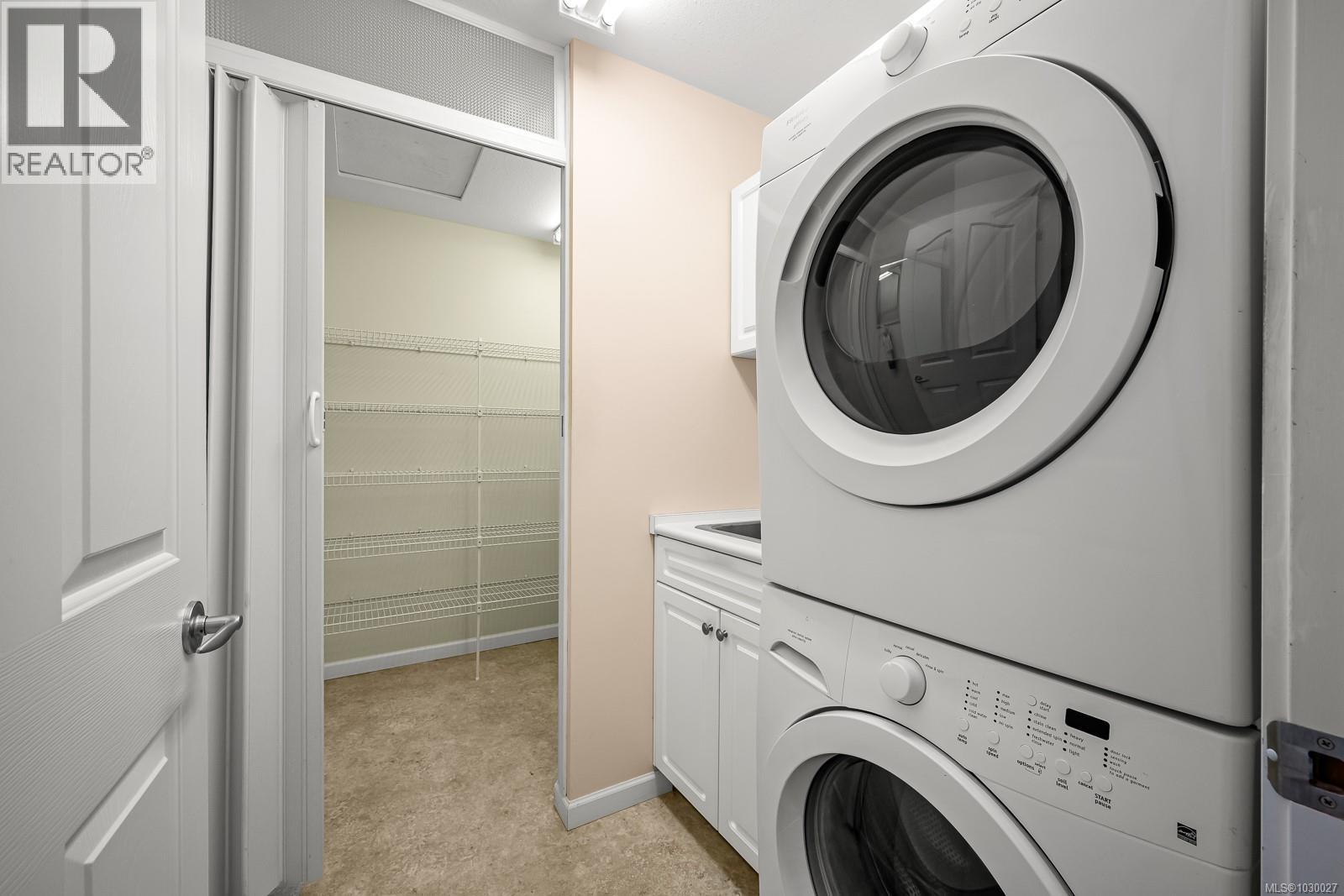 #117 1919 ST. ANDREWS PL - 31