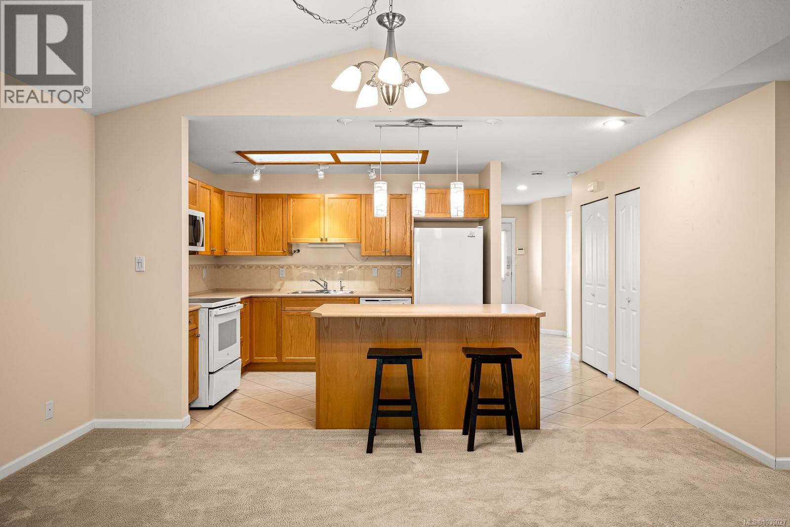 #117 1919 ST. ANDREWS PL - 6