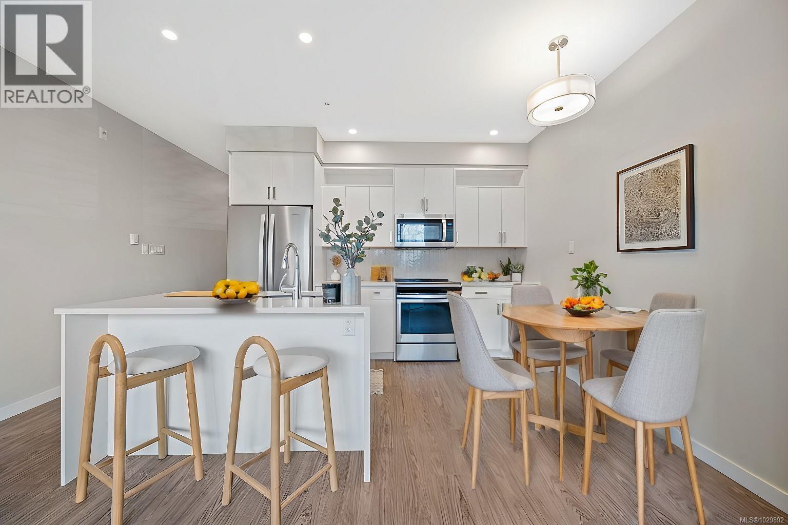 #205 91 CHAPEL ST - Image 3