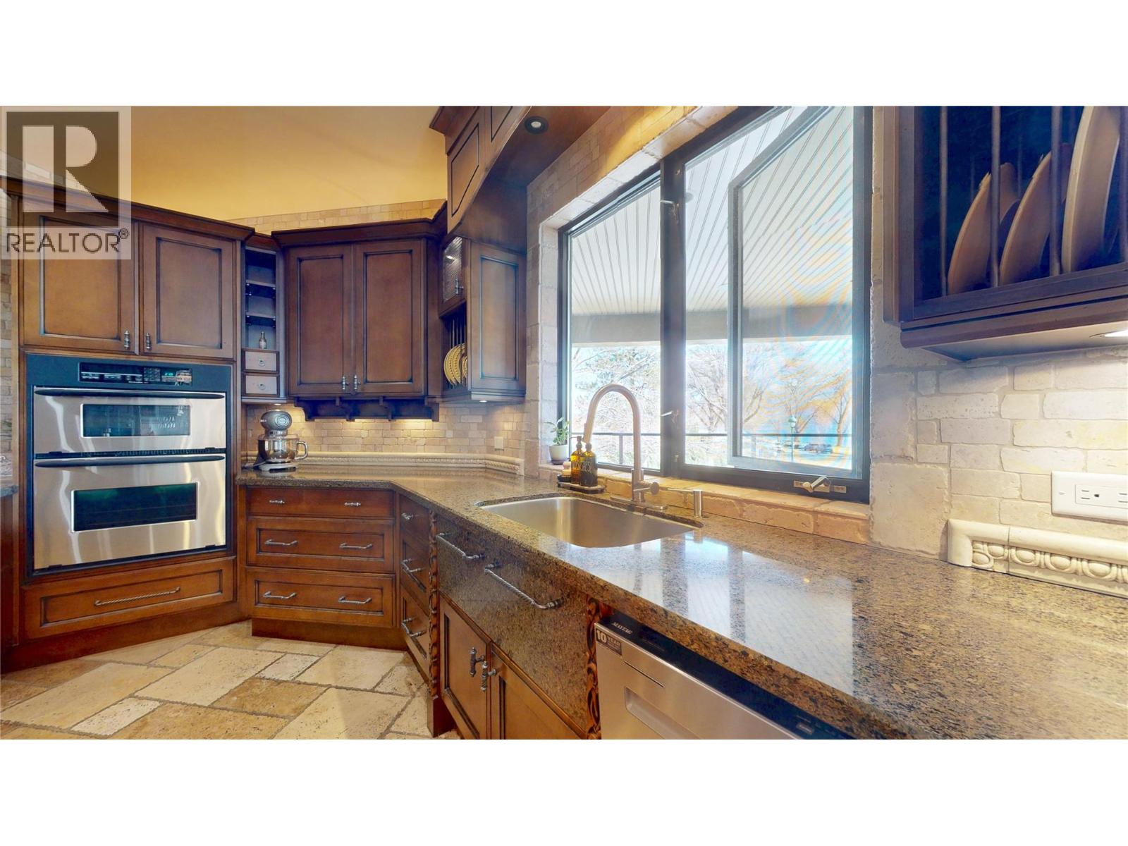 201 4200 Beach Avenue, Peachland