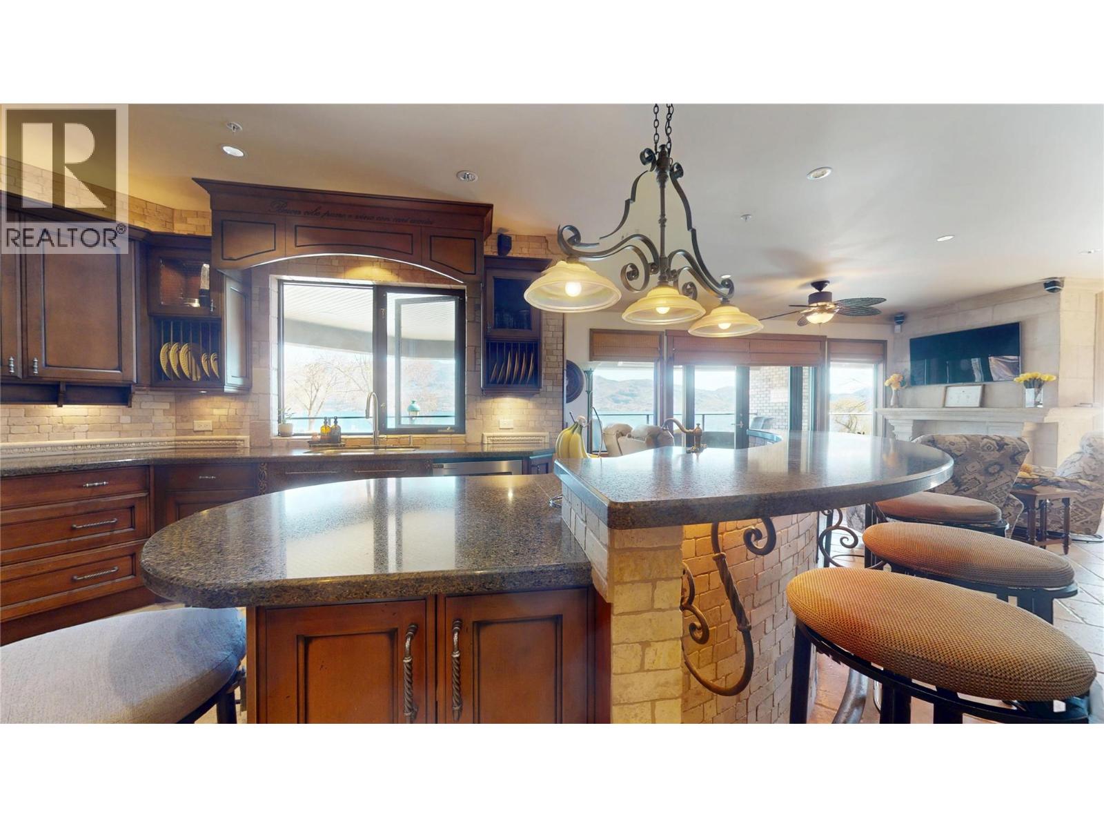 201 4200 Beach Avenue, Peachland