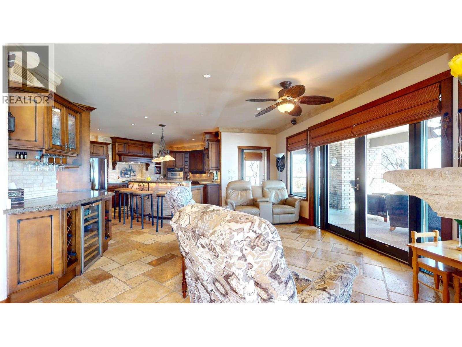 201 4200 Beach Avenue, Peachland