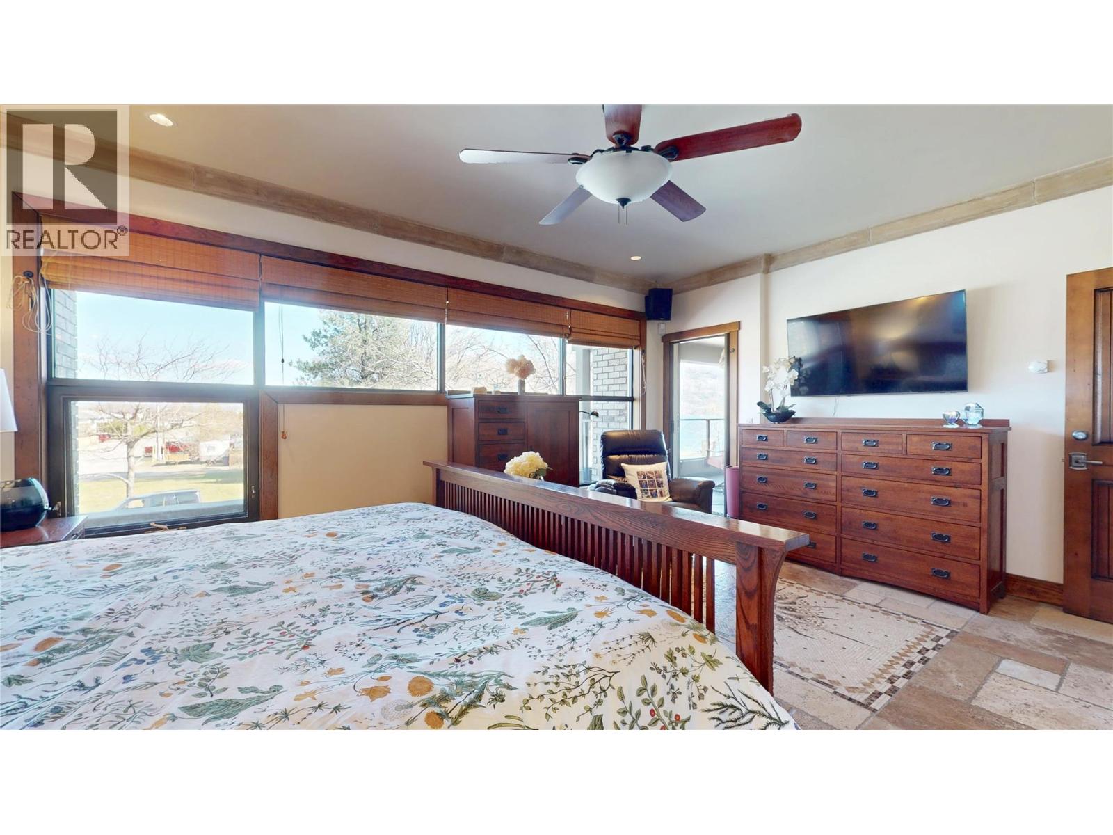 201 4200 Beach Avenue, Peachland