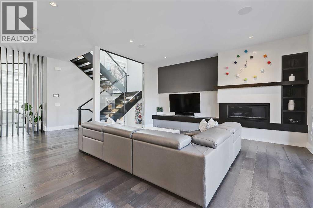 Single Family House for Sale in  Lissington Drive SW North Glenmore Park Calgary 