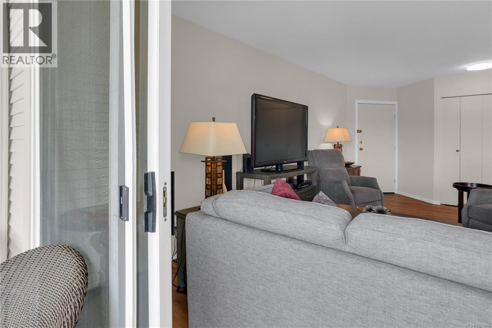 #201 4971 SONGBIRD PL - 23