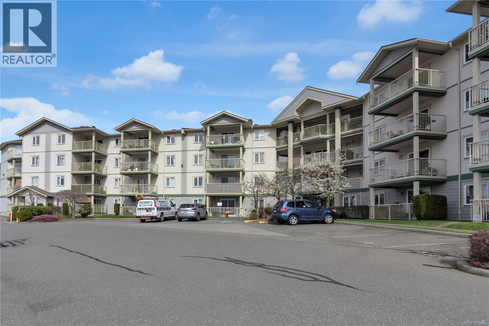 #201 4971 SONGBIRD PL - 30