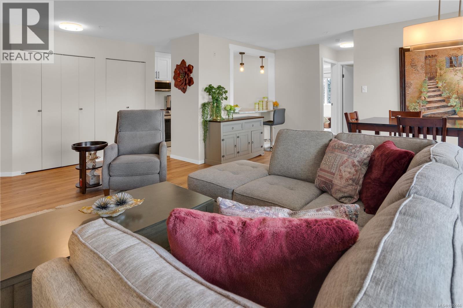 #201 4971 SONGBIRD PL - 8