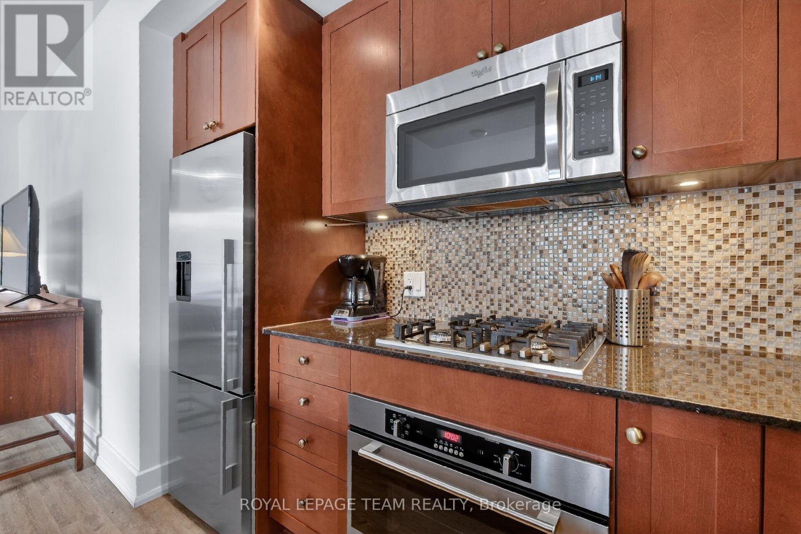 220 - 7 MARQUETTE AVENUE — photo 20