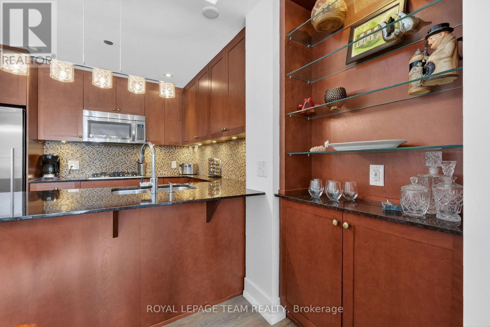 220 - 7 MARQUETTE AVENUE — photo 21