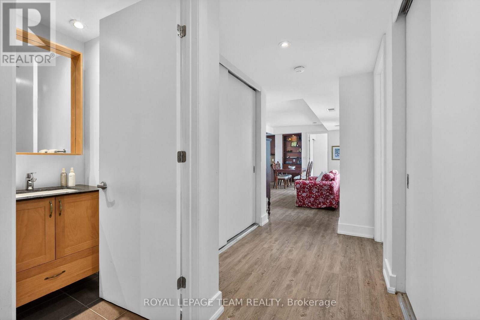 220 - 7 MARQUETTE AVENUE — photo 31