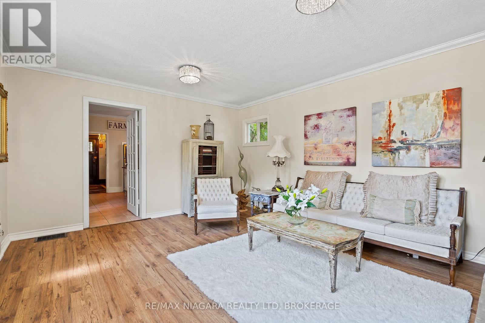 2 CARLETON STREET N - 16
