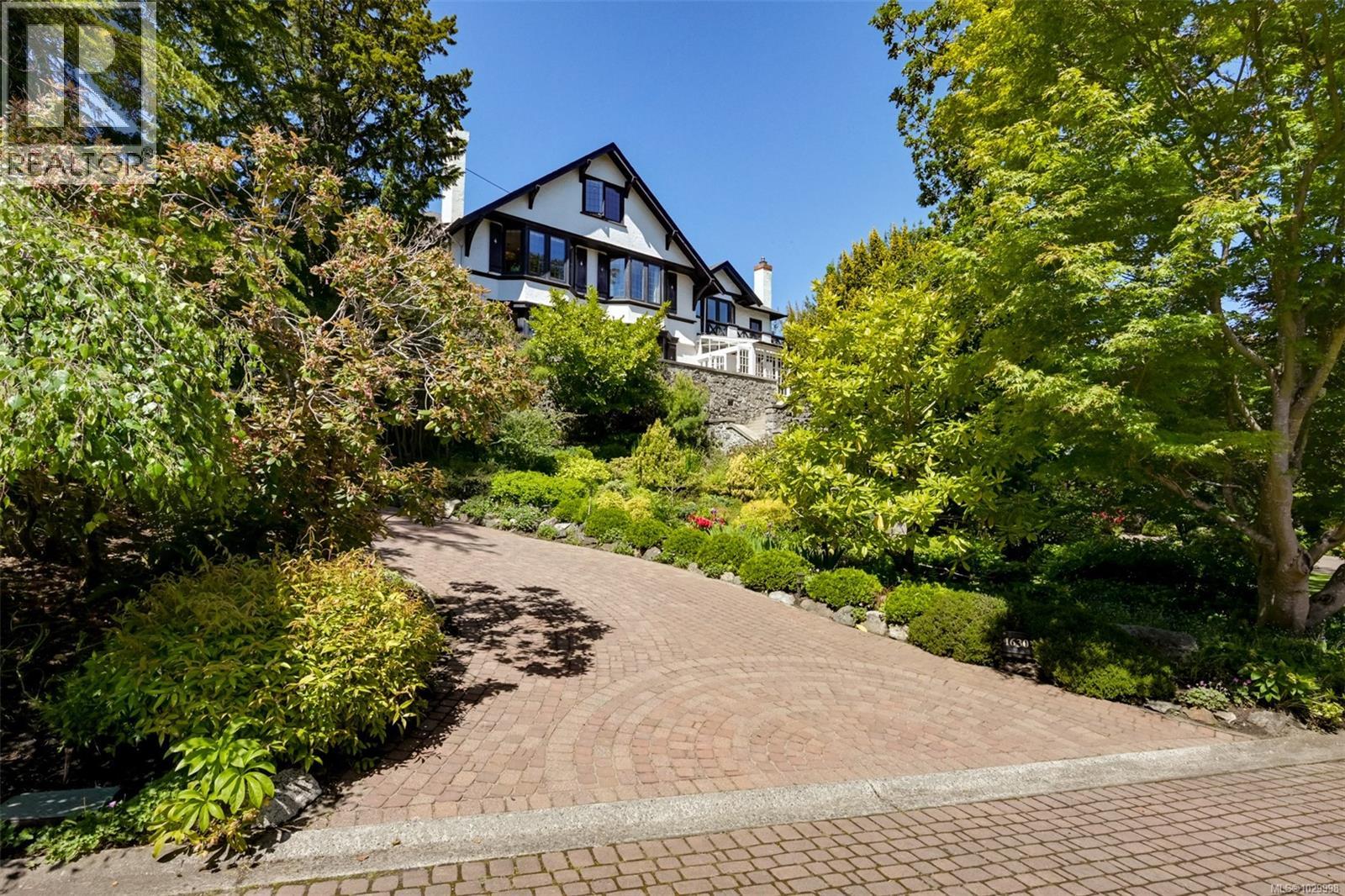  1630 York Place, Oak Bay