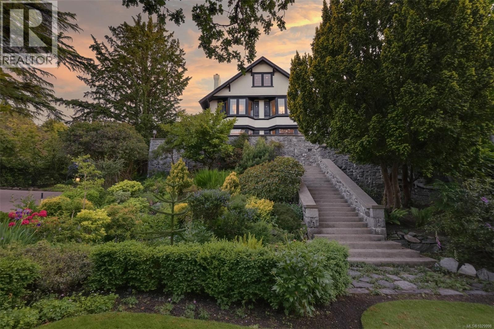  1630 York Place, Oak Bay