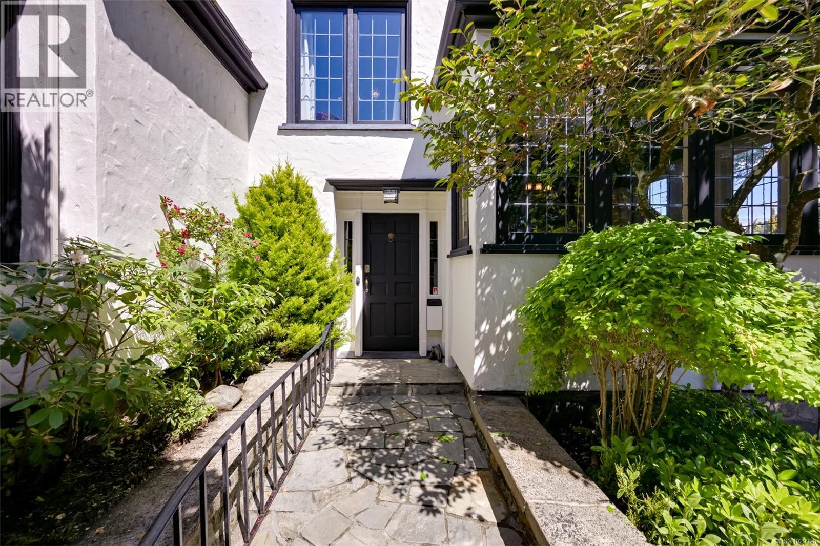  1630 York Place, Oak Bay
