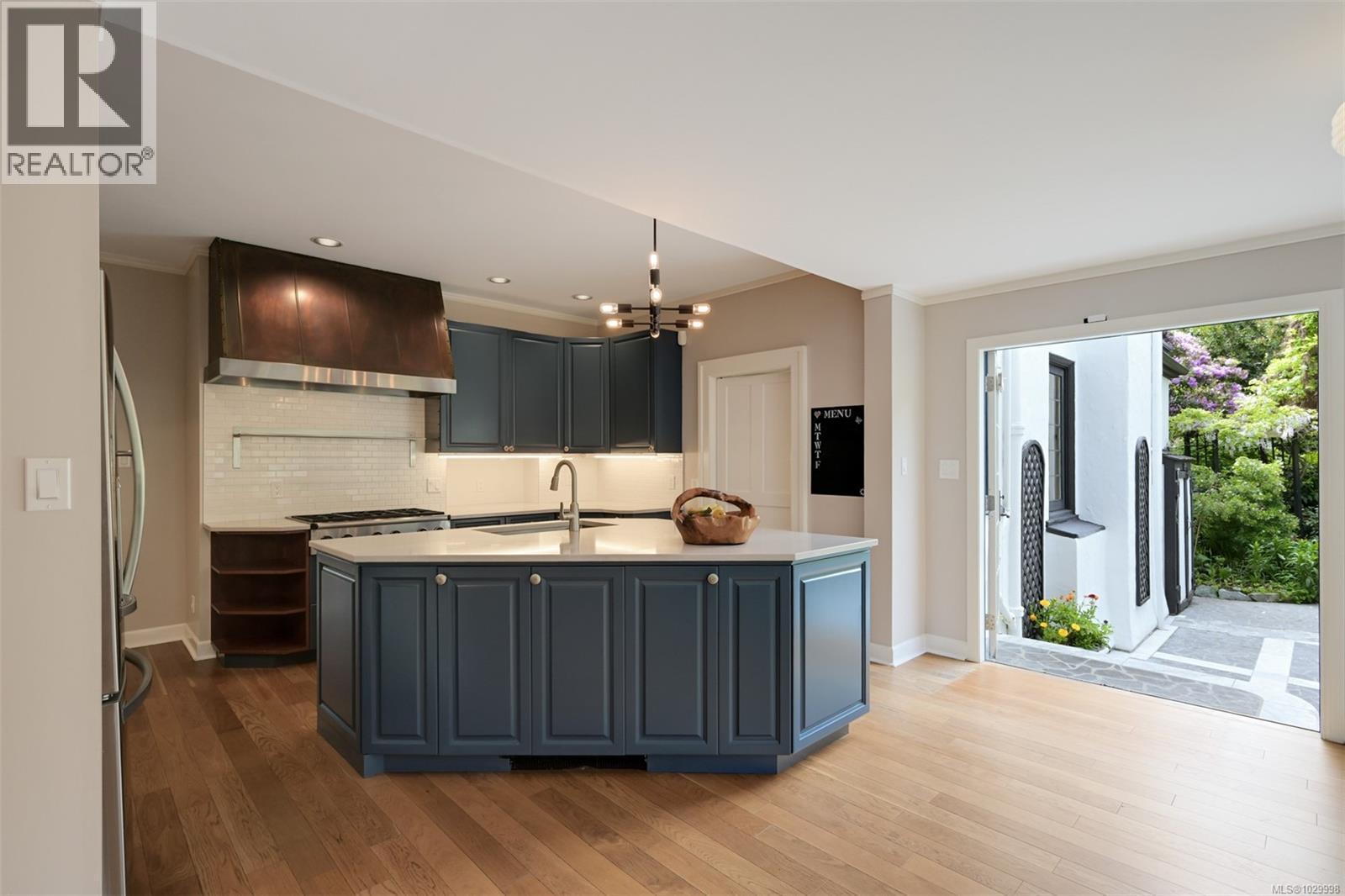  1630 York Place, Oak Bay