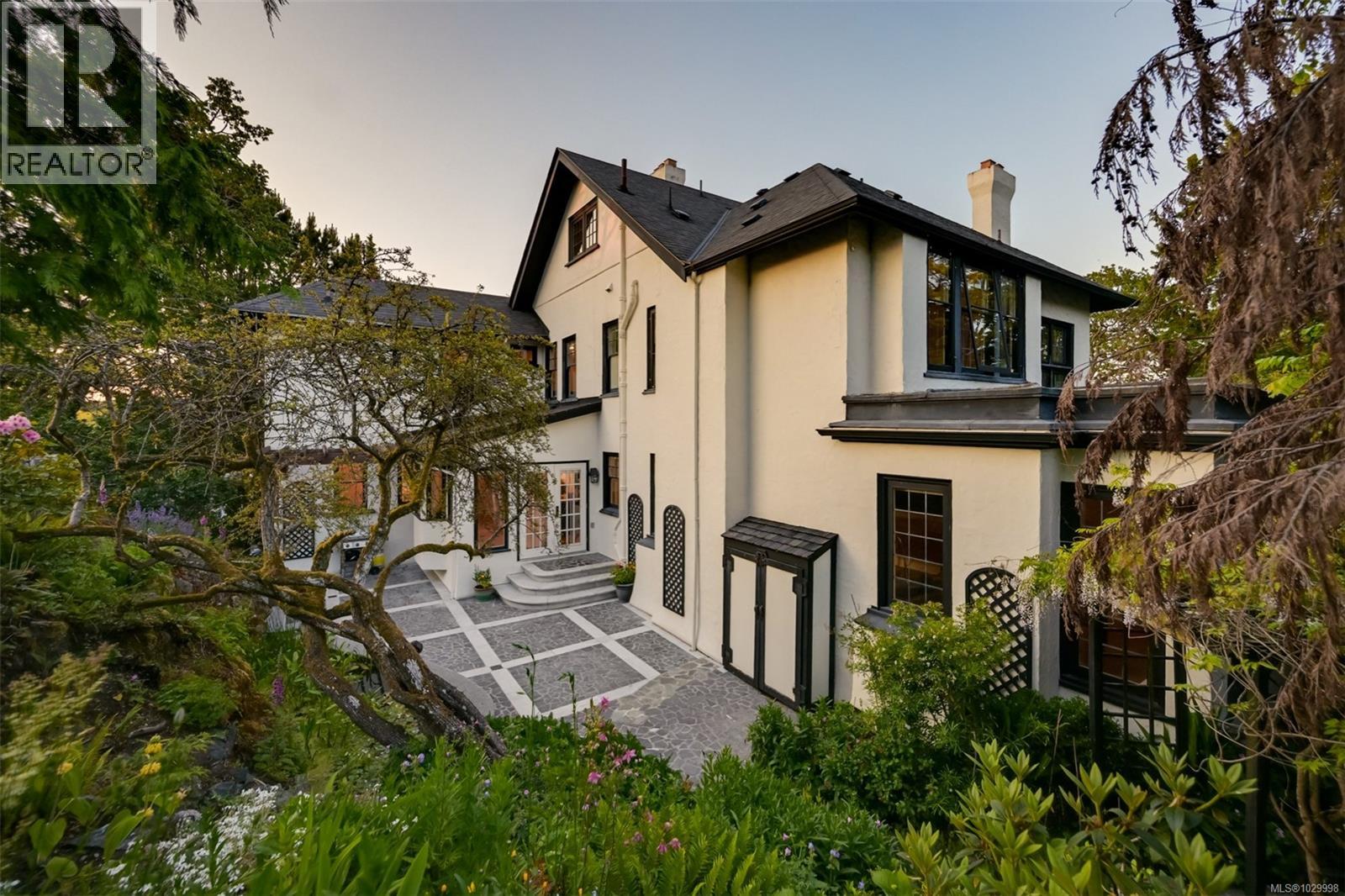  1630 York Place, Oak Bay