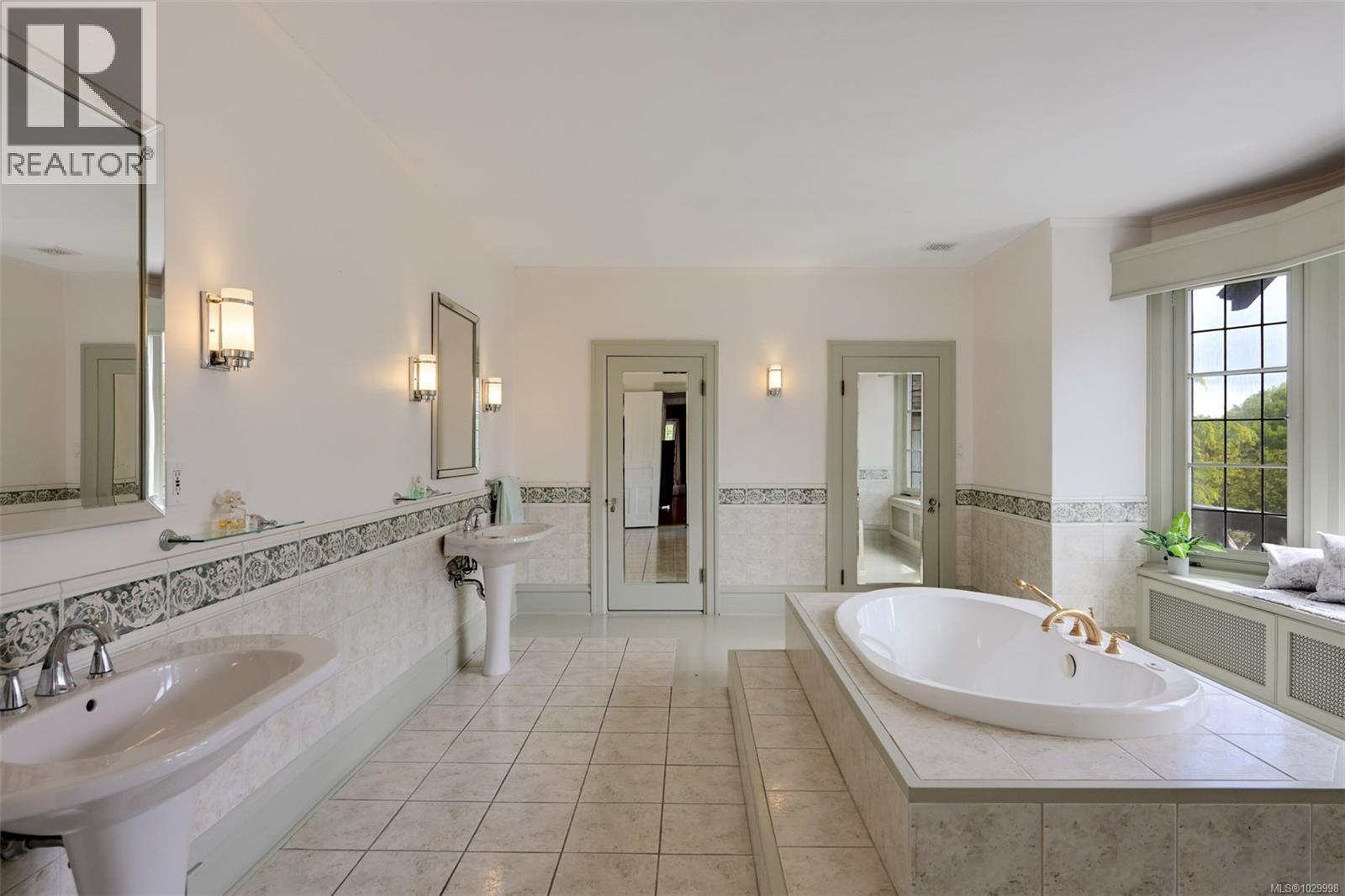  1630 York Place, Oak Bay