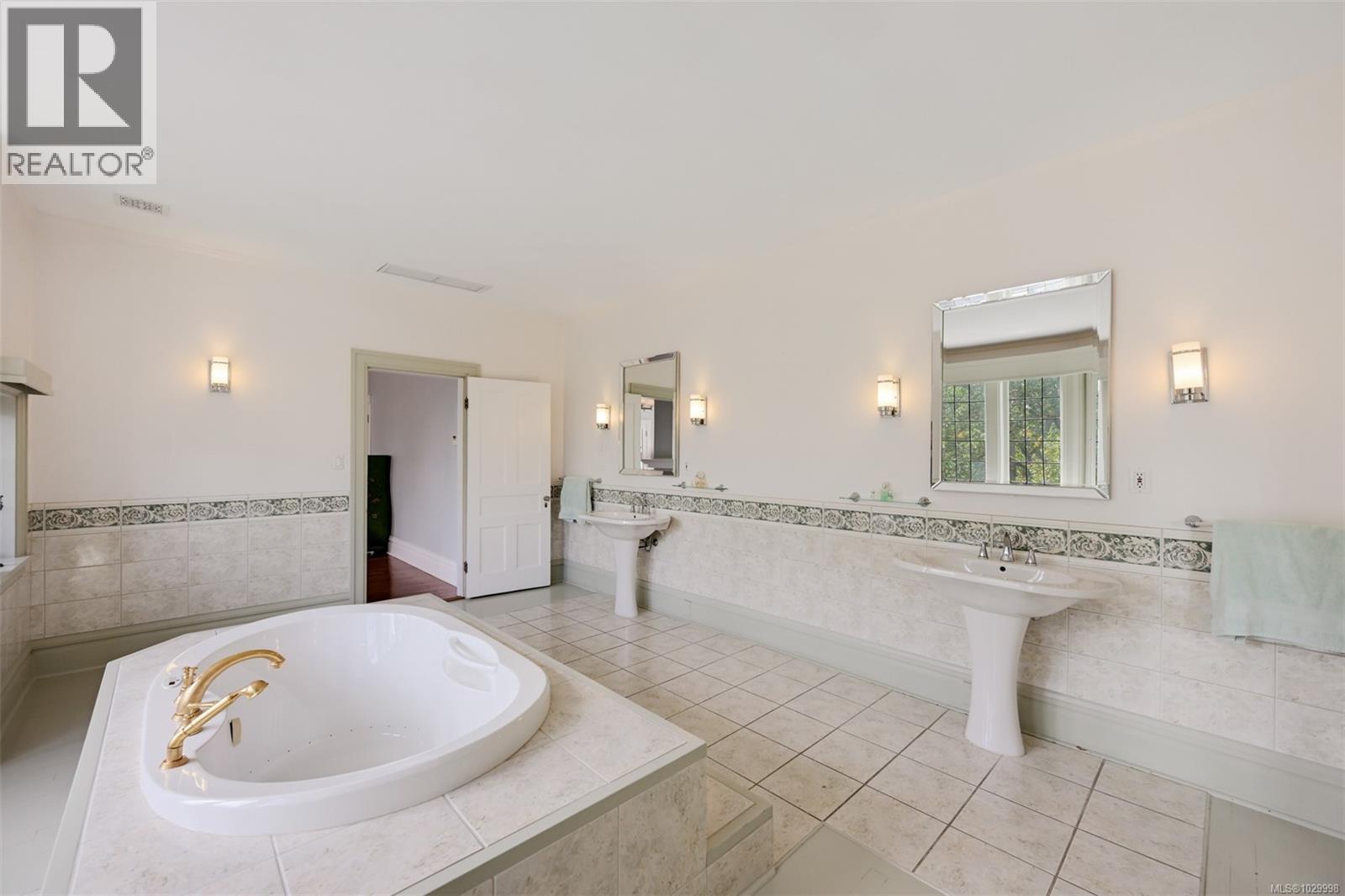  1630 York Place, Oak Bay