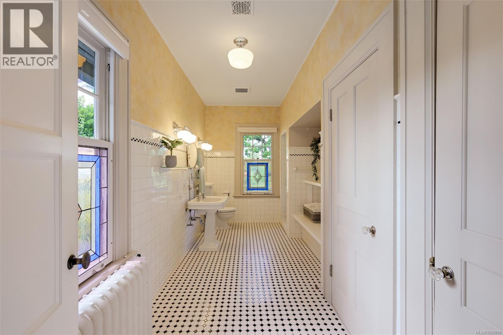  1630 York Place, Oak Bay