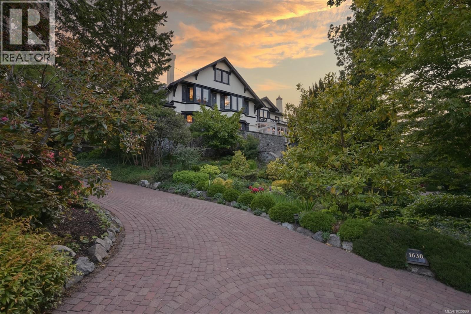  1630 York Place, Oak Bay