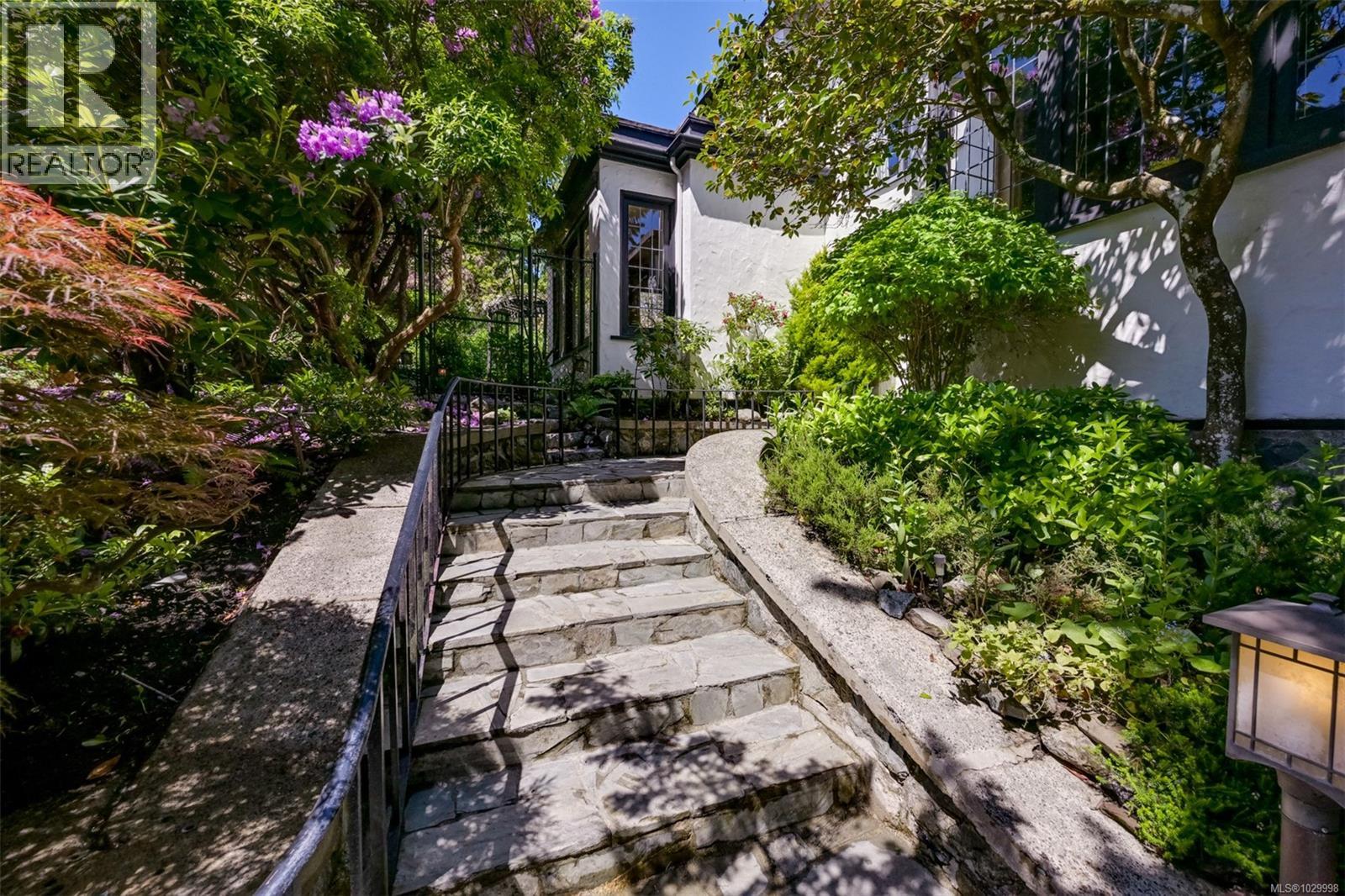  1630 York Place, Oak Bay