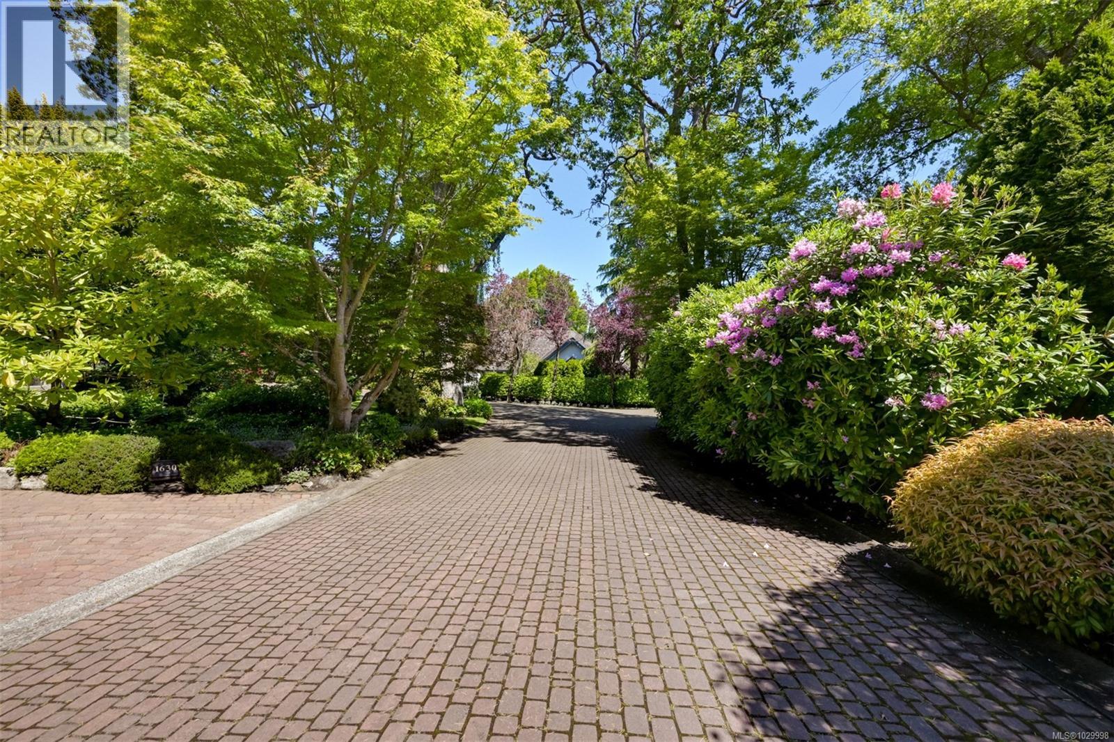  1630 York Place, Oak Bay