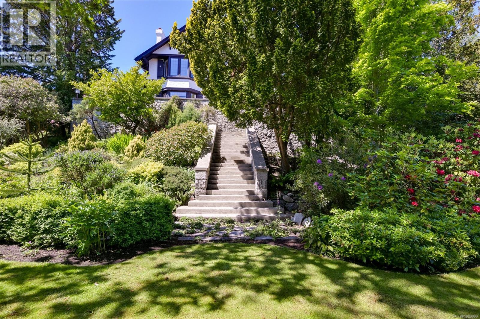  1630 York Place, Oak Bay