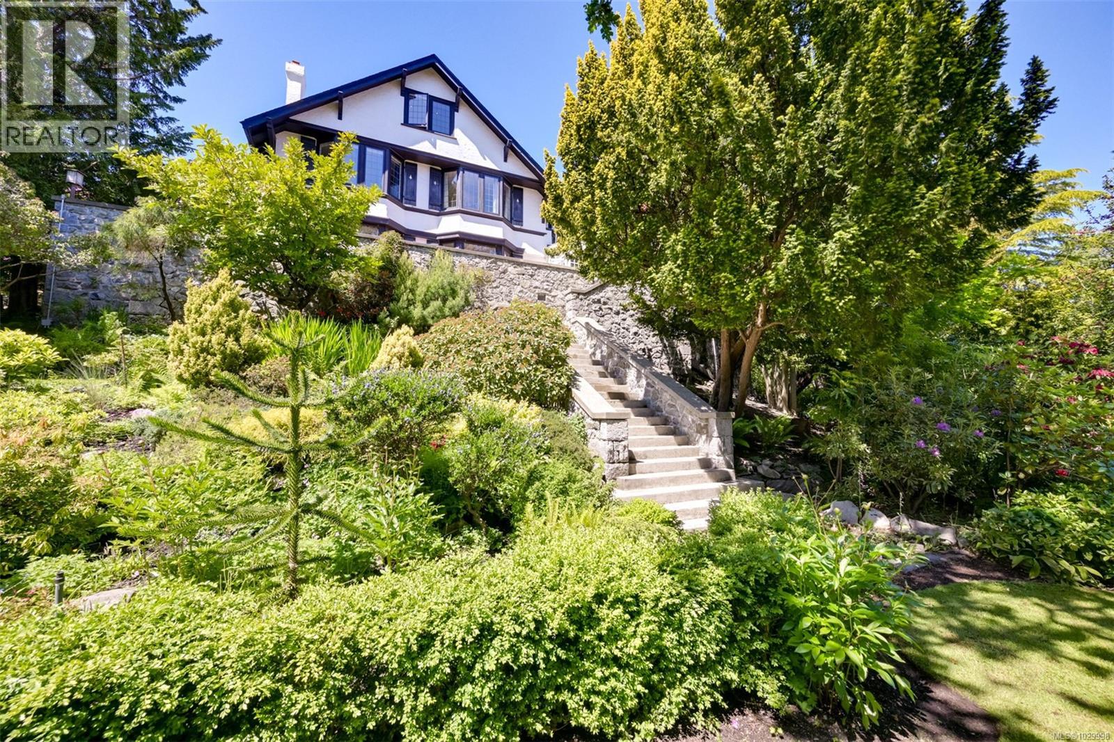  1630 York Place, Oak Bay