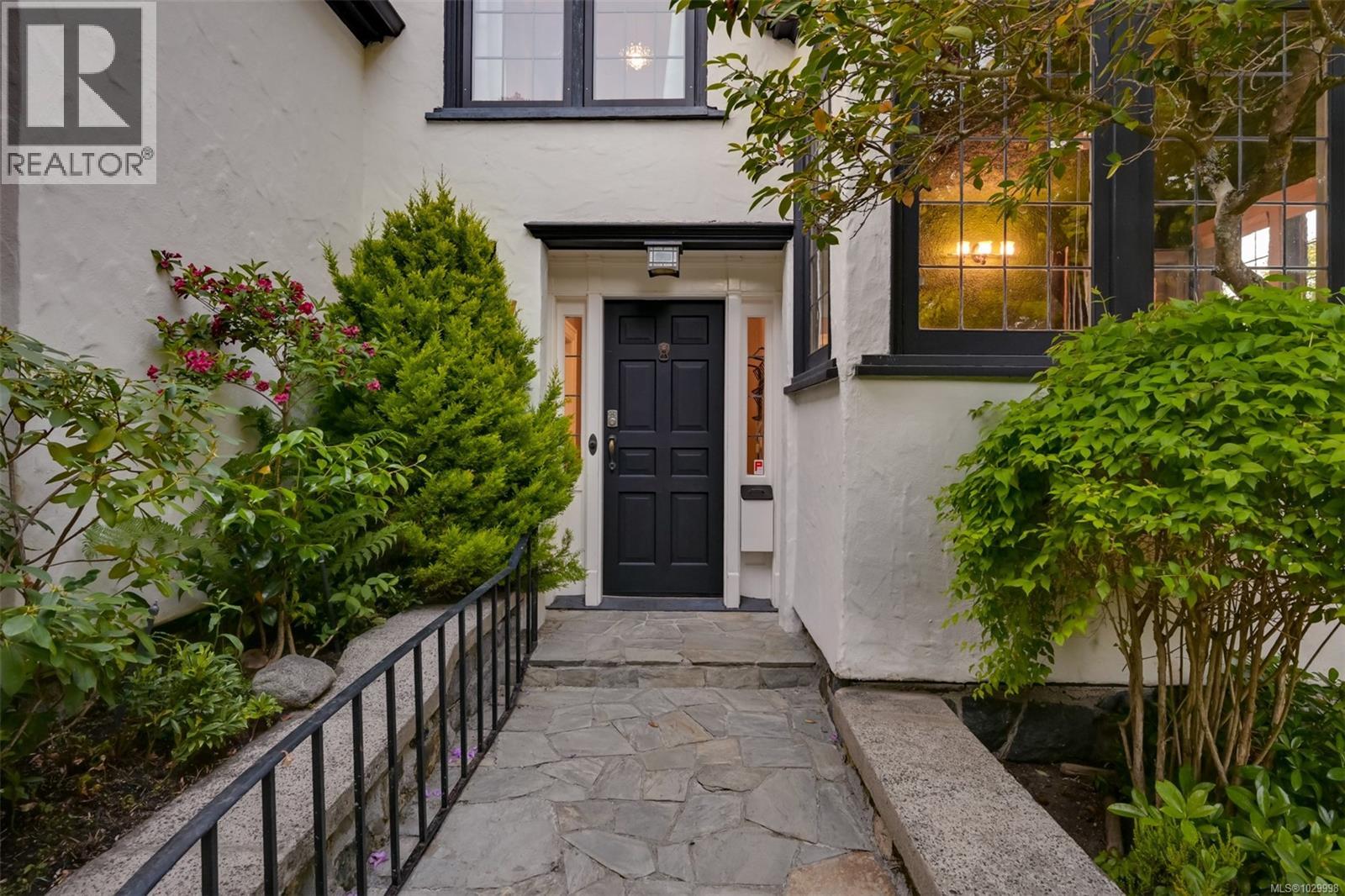  1630 York Place, Oak Bay