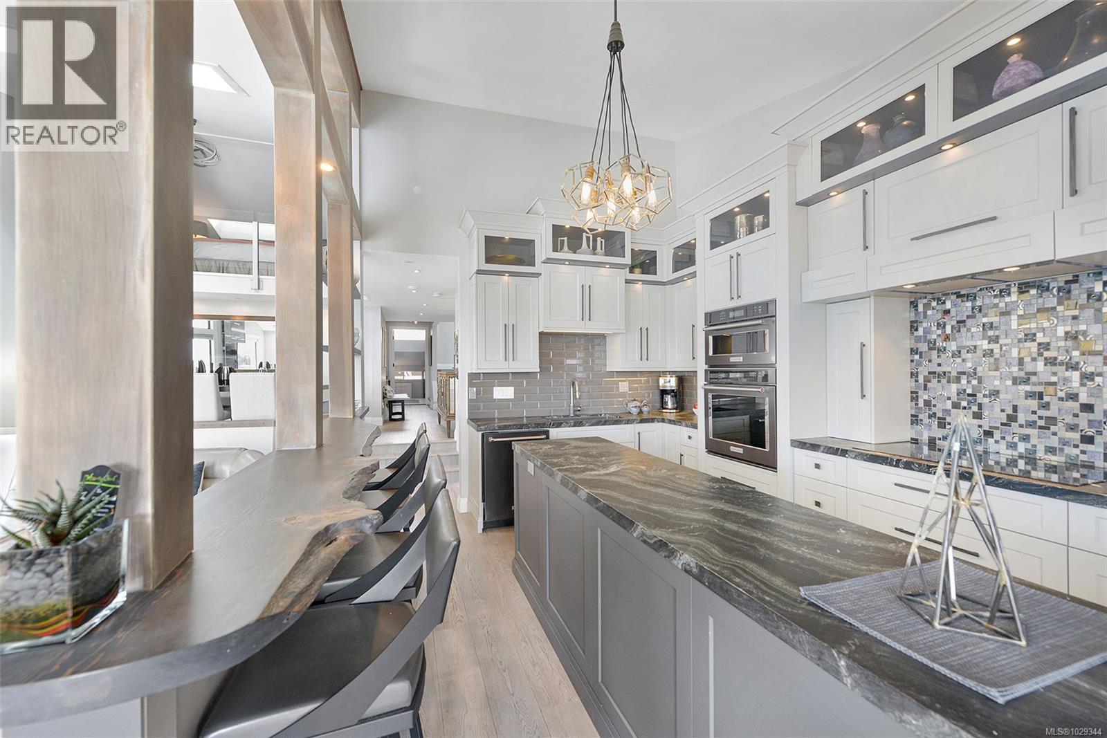 2 630 Seaforth Street, Victoria