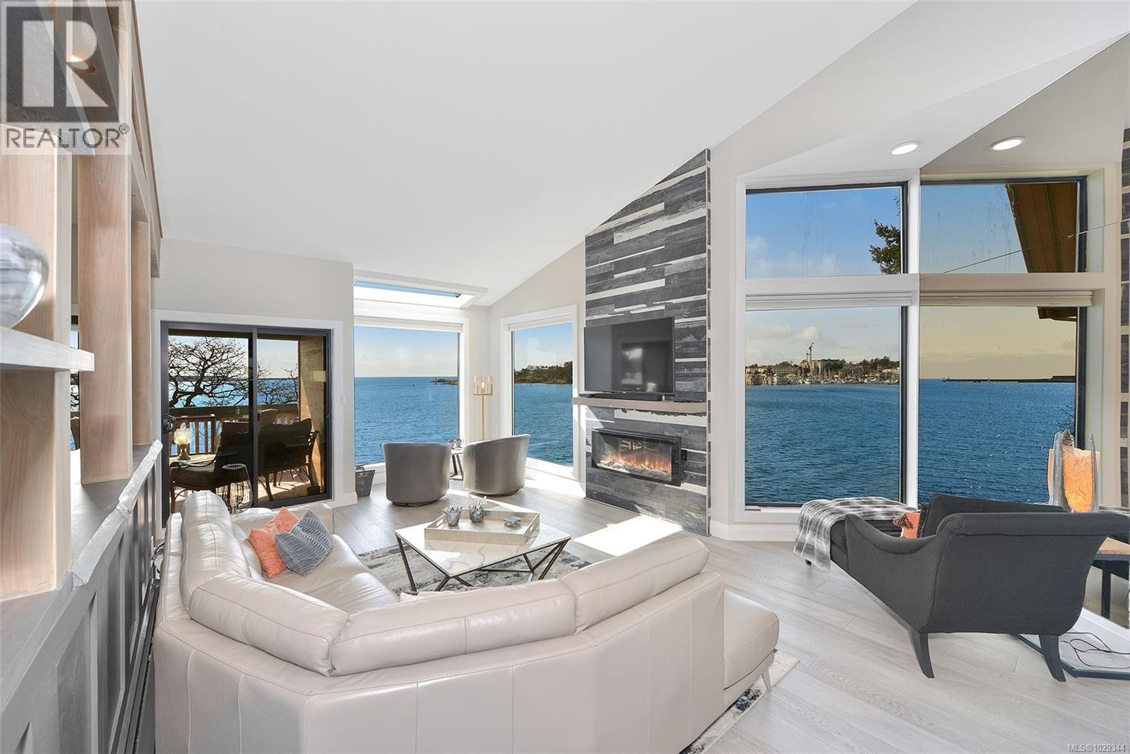 2 630 Seaforth Street, Victoria