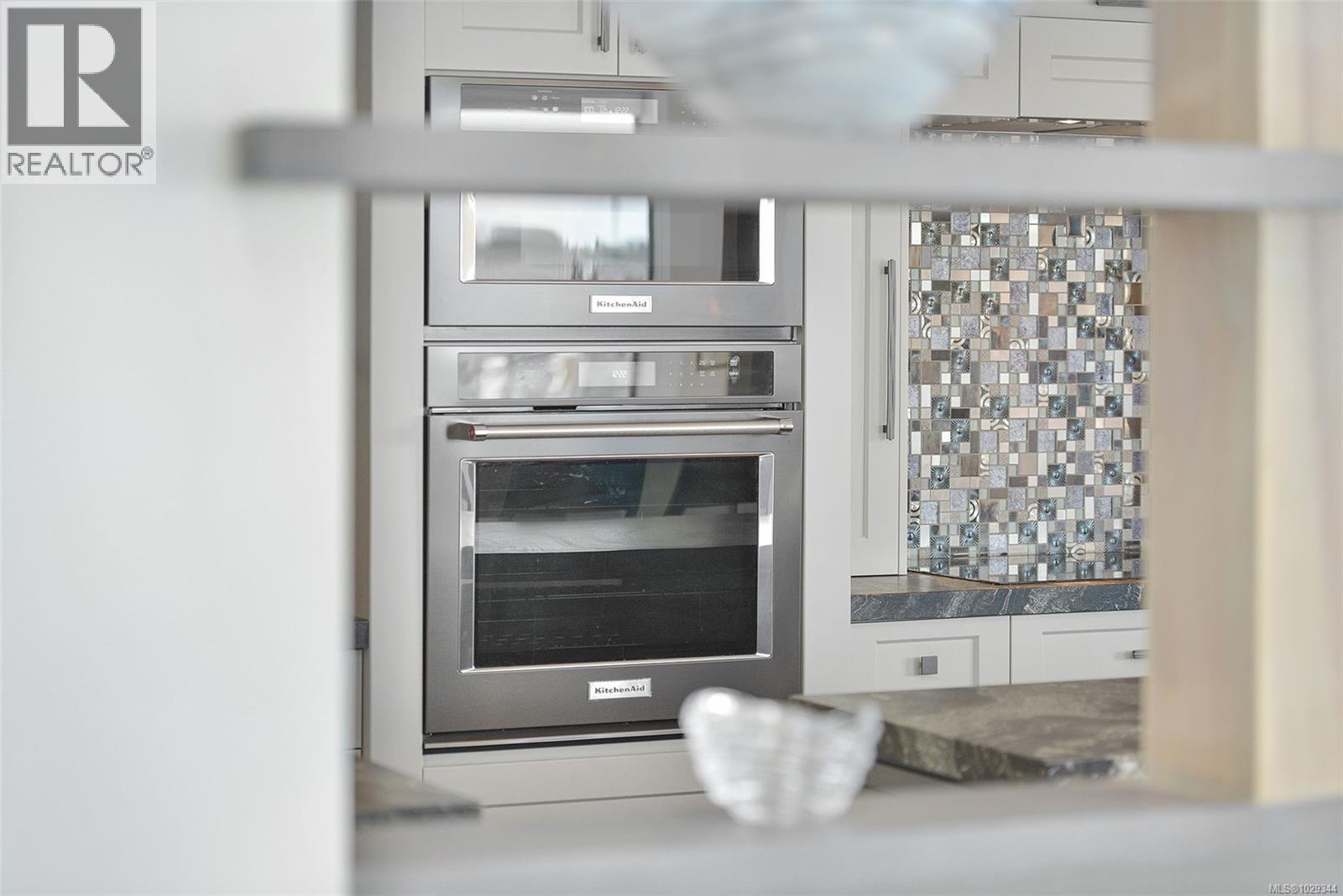 2 630 Seaforth Street, Victoria