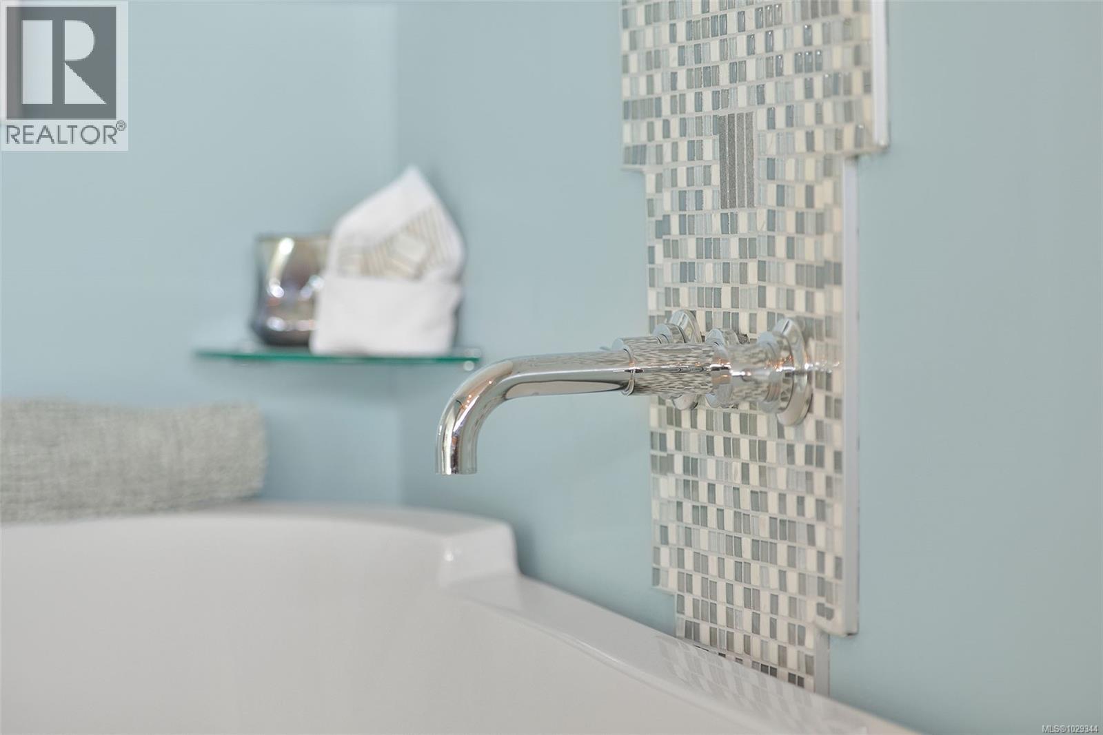 2 630 Seaforth Street, Victoria