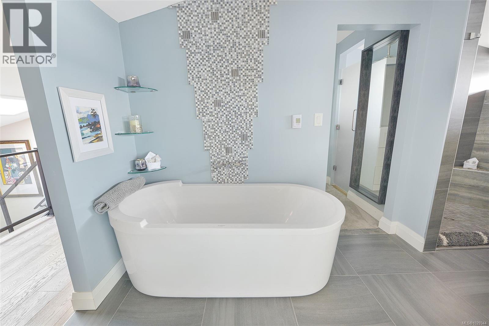 2 630 Seaforth Street, Victoria