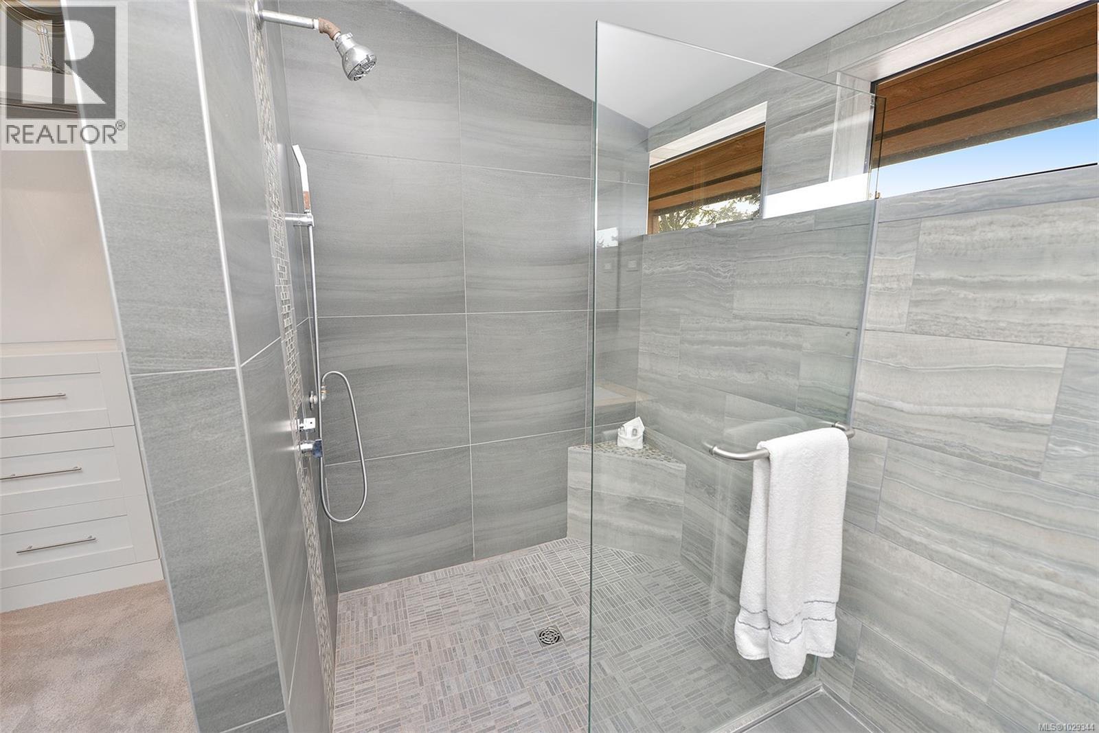 2 630 Seaforth Street, Victoria