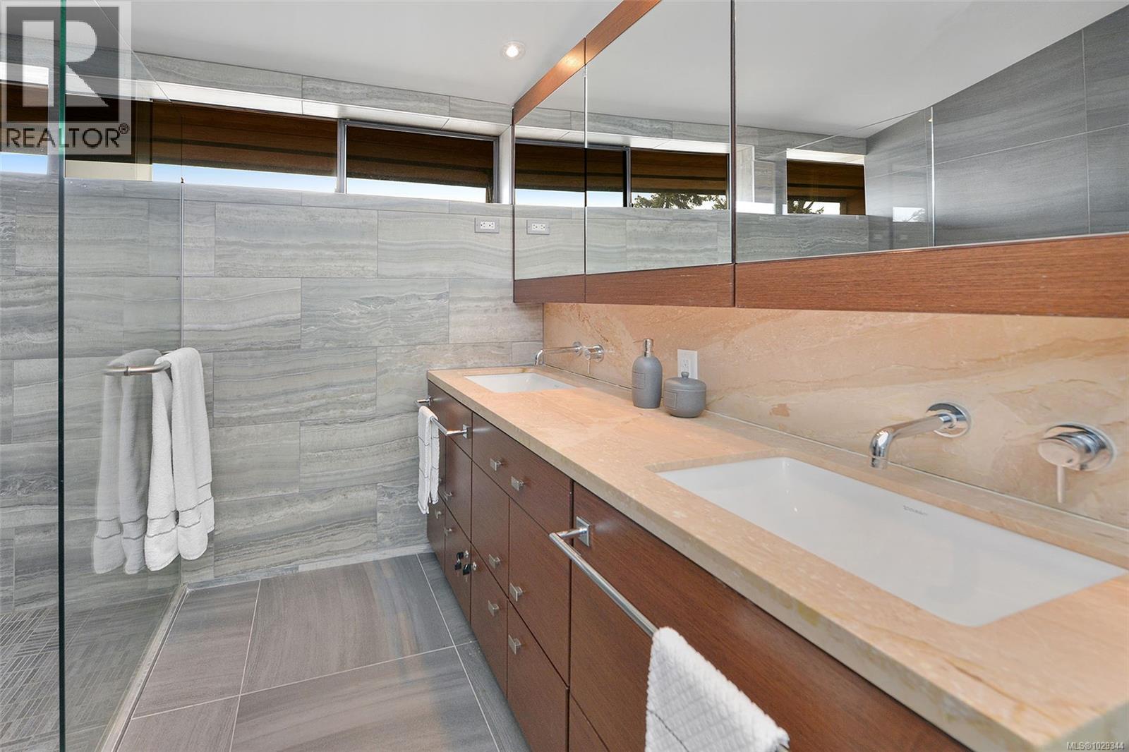 2 630 Seaforth Street, Victoria