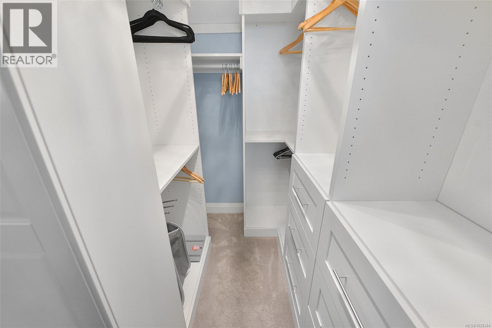 2 630 Seaforth Street, Victoria