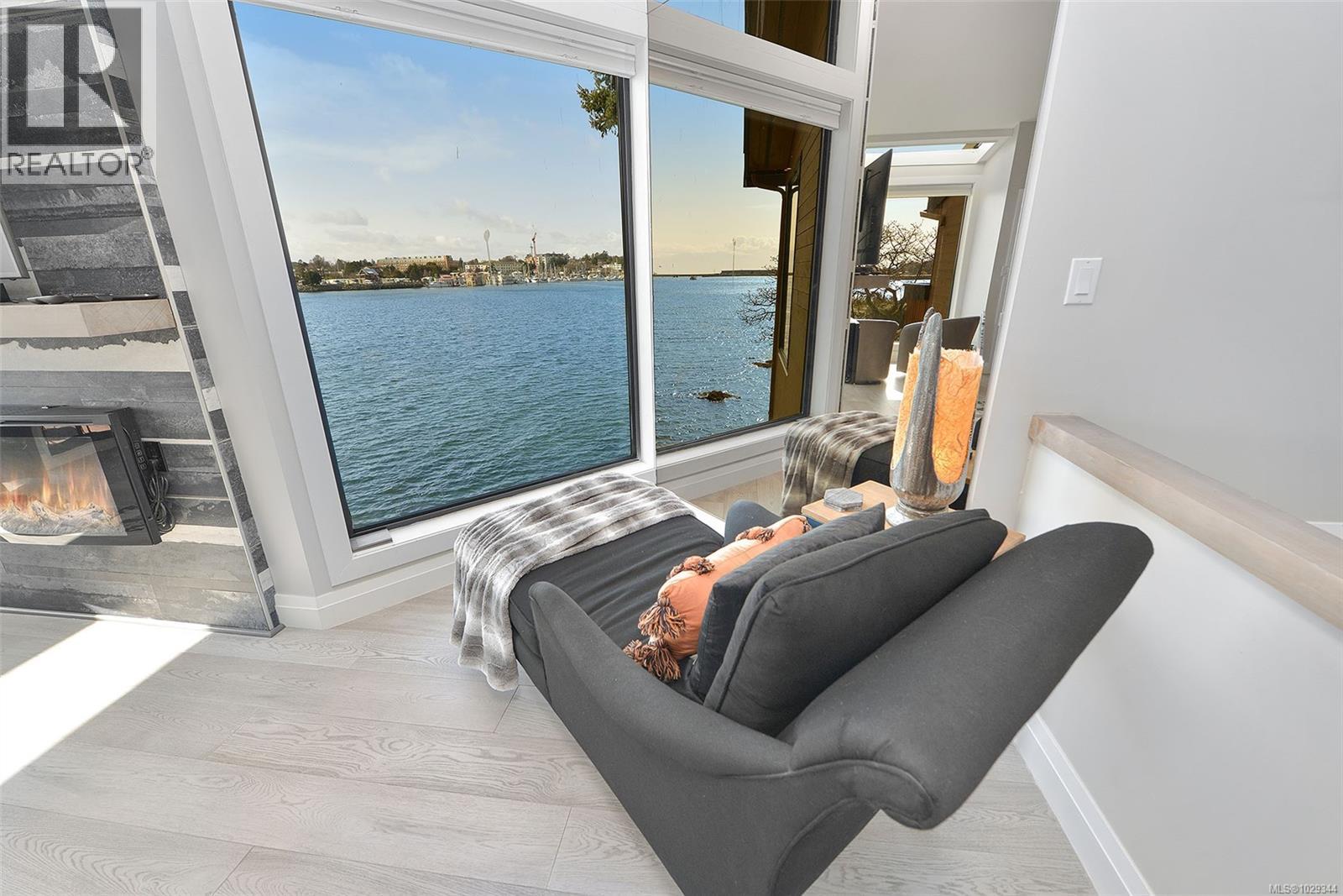 2 630 Seaforth Street, Victoria