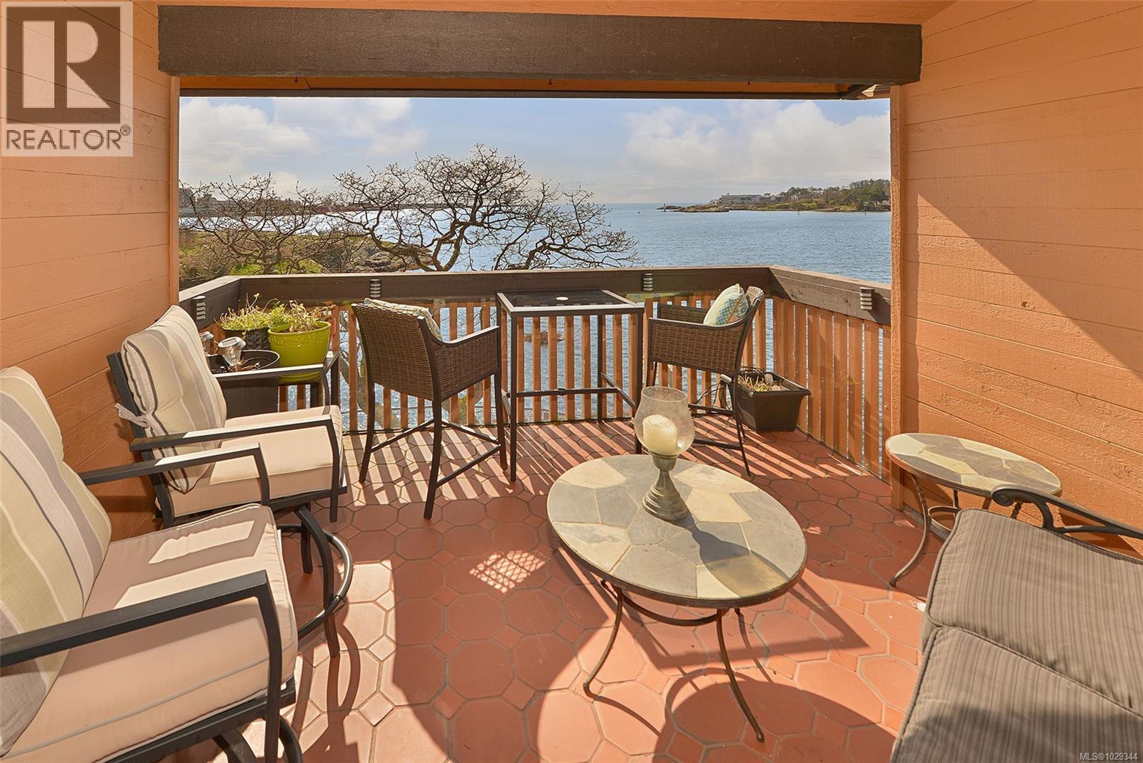 2 630 Seaforth Street, Victoria