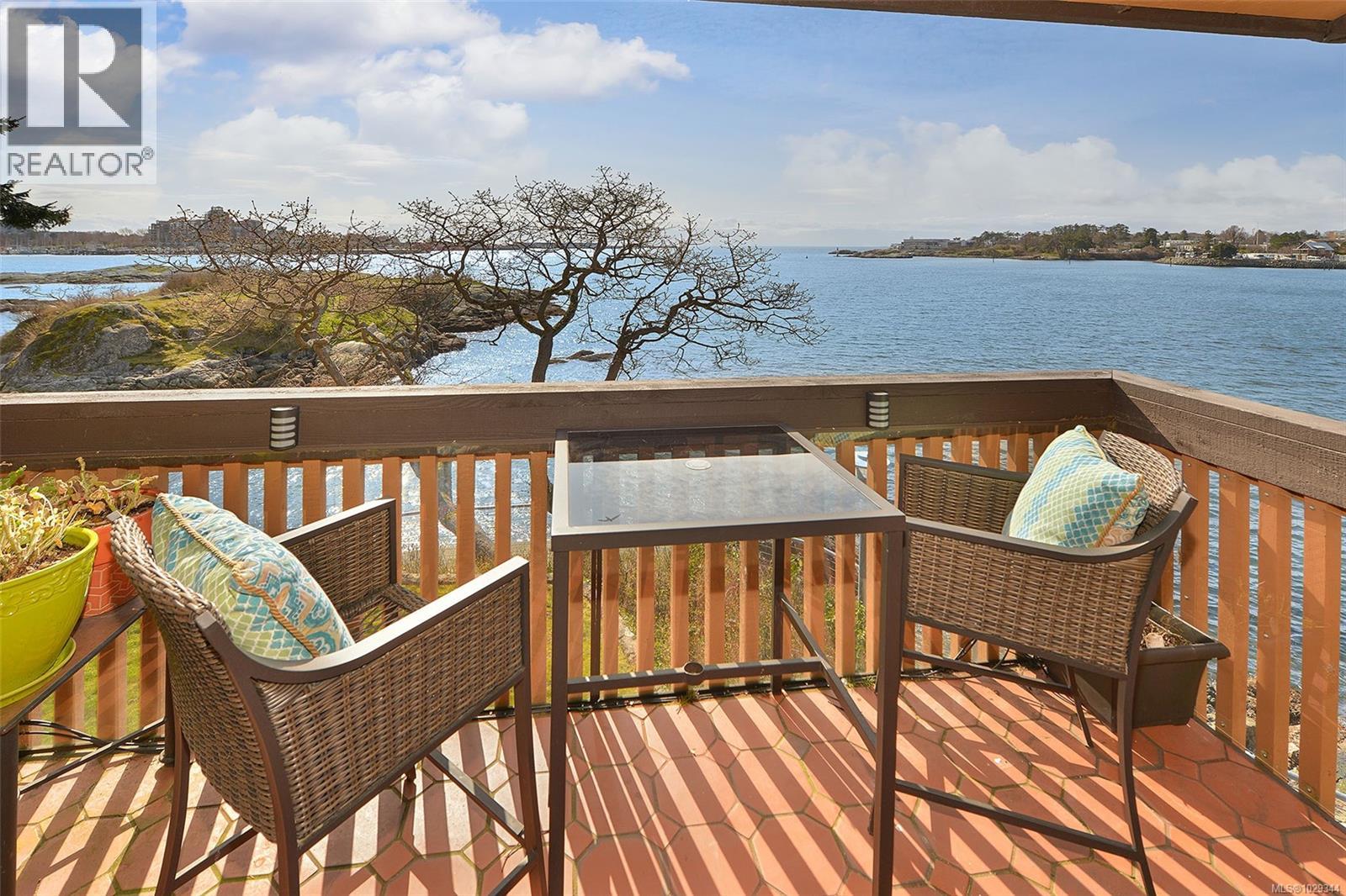 2 630 Seaforth Street, Victoria