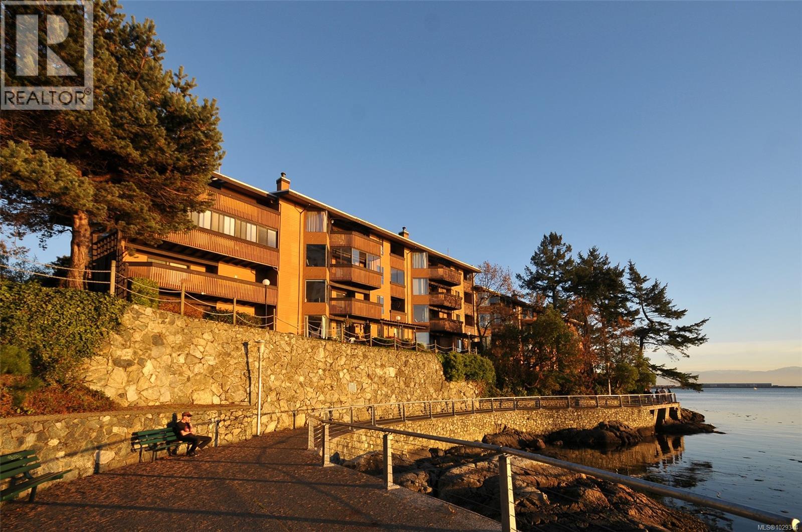 2 630 Seaforth Street, Victoria