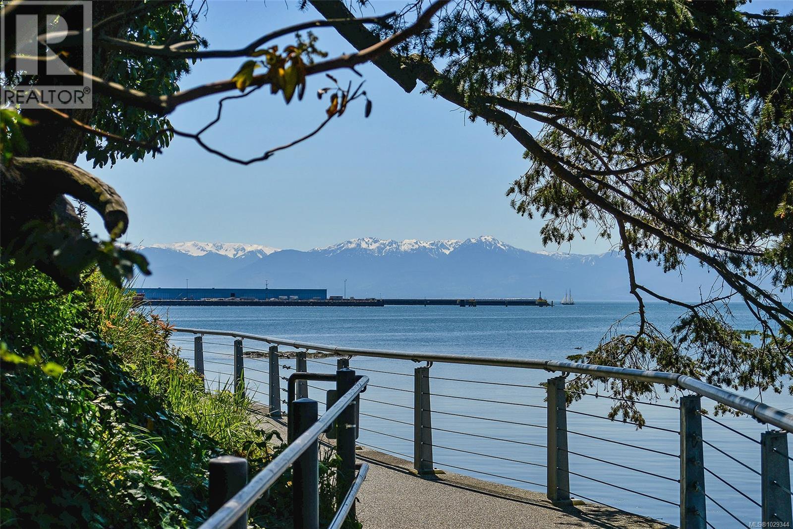 2 630 Seaforth Street, Victoria